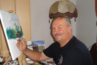 Zdjęcie przedstawia Pana Jerzego Kacprowskiego podczas malowania obrazu w domu